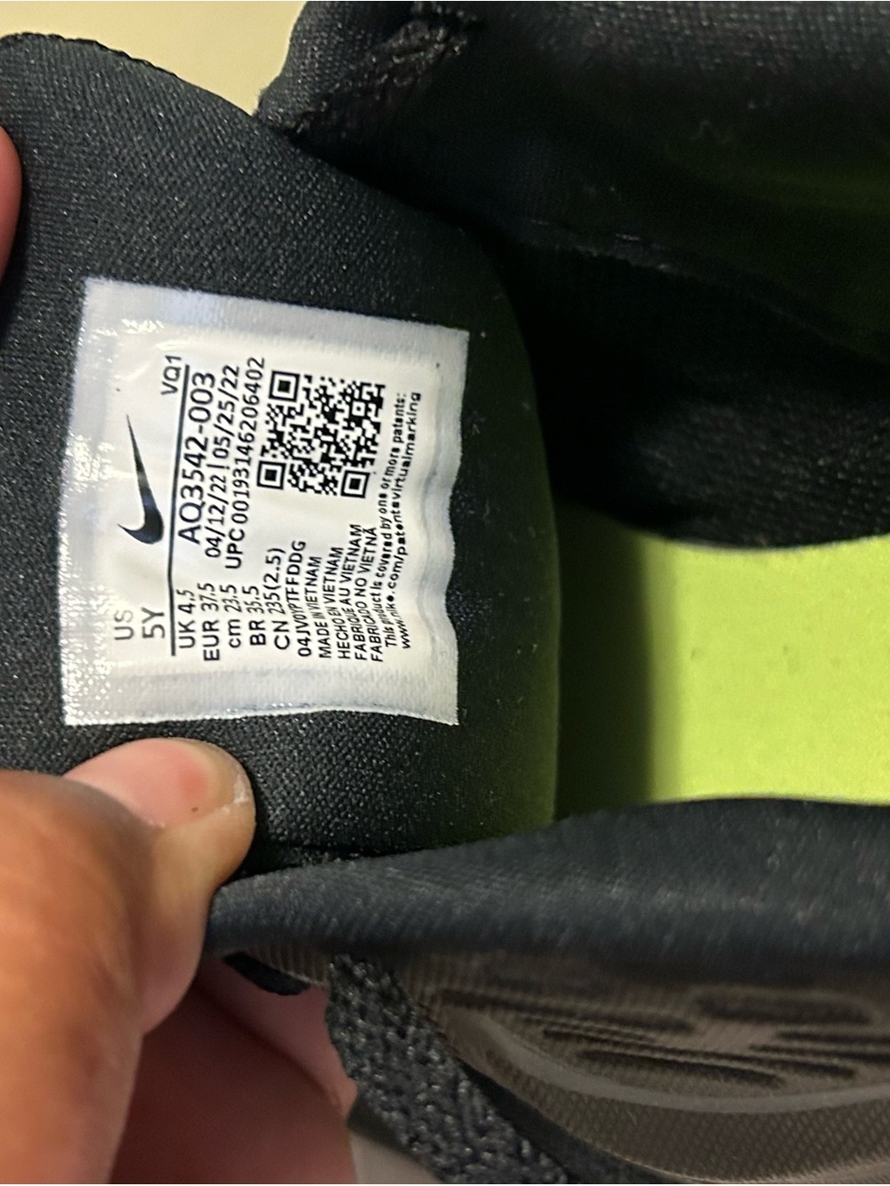 NEW Nike Star Runner Youth Triple Black Low-Top Athletic Sneakers - Picture 3 of 4